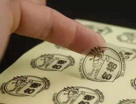 标签模切后出现边缘掉墨,裁切卷曲,标签粘连,怎么解决?
